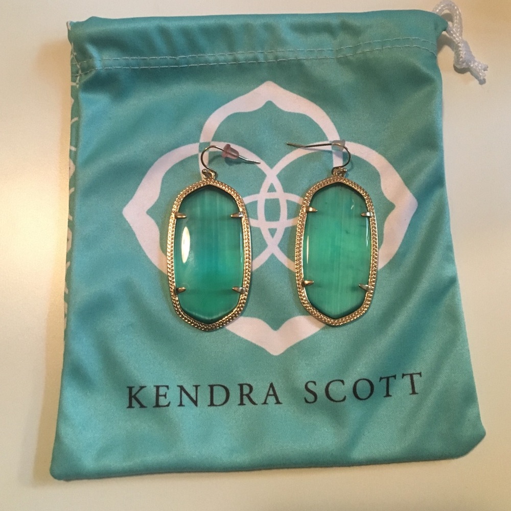 KENDRA SCOTT | Cat's Eye Emerald Danielle Earrings